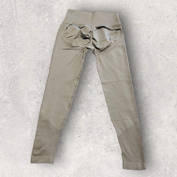 CNC Ash Seamless Contour Leggings - Brand New - Picture 5 of 6